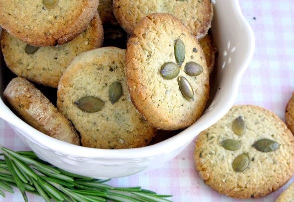 Cookies s tekvicovými semienkami a rozmarínom